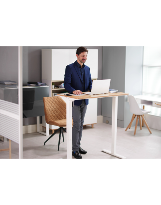 Bureau assis et debout électrique à hauteur réglable à moteur unique Dellonda avec bureau en chêne et cadre blanc