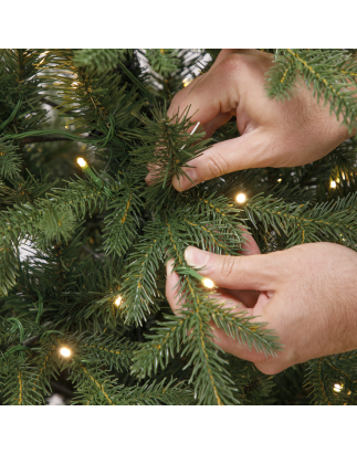 Arbre de Noël à charnière illuminé Dellonda de 5 pieds avec lumières LED blanc chaud et embouts en PE/PVC