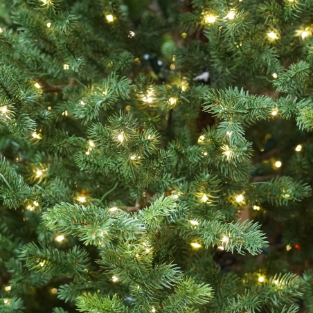 Arbre de Noël à charnière illuminé Dellonda de 7 pieds avec lumières LED blanc chaud et embouts en PE/PVC