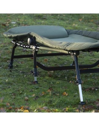 Dellonda Deluxe Bedchair de pêche réglable avec matelas en polaire et oreiller intégré, 3 pieds et 6 pieds réglables