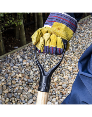 Pelle avec manche en bois de 710 mm