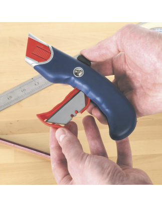 Safety Knife Auto-Retracting