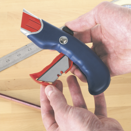 Safety Knife Auto-Retracting